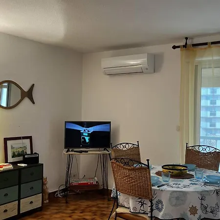 Apartment T2 Lumineux Au Port, Climatisation, Loggia Avec Vue, Parking Inclus - Fr-1-696-93 *